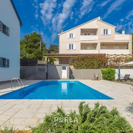 Guest house House Mirabelle With Heated Pool In On Losinj Island