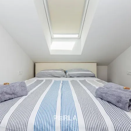 House Mirabelle With Heated Pool In On Losinj Island Guest house