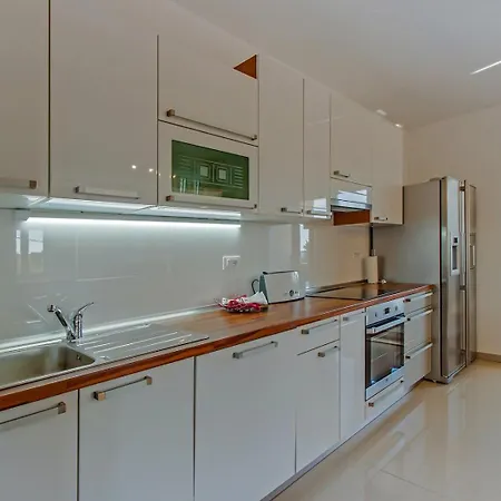 House Mirabelle With Heated Pool In On Losinj Island 4*