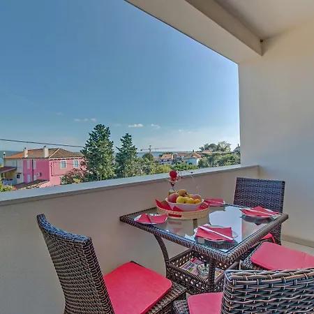 House Mirabelle With Pool *