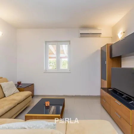 House Mirabelle With Heated Pool In On Losinj Island 4*