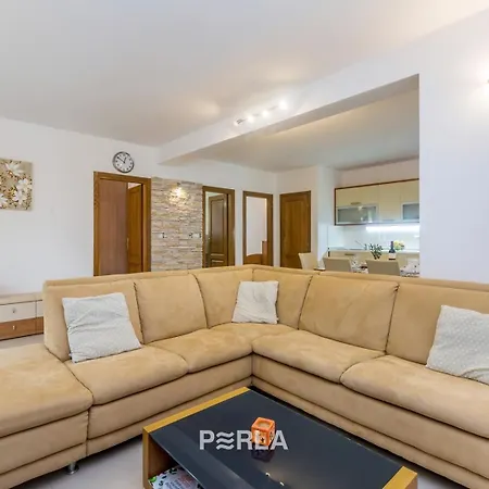 House Mirabelle With Heated Pool In On Losinj Island Guest house