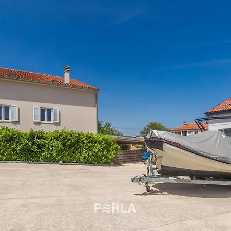 House Mirabelle With Heated Pool In On Losinj Island Guest house 4*