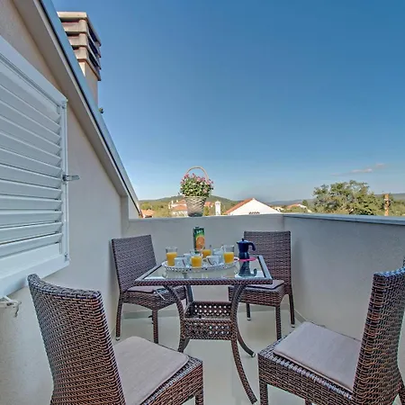 House Mirabelle With Heated Pool In On Losinj Island Nerezine