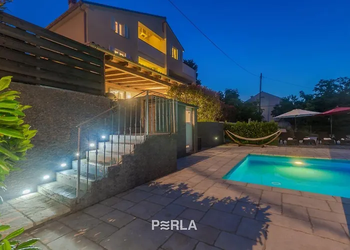 House Mirabelle With Heated Pool In On Losinj Island Nerezine
