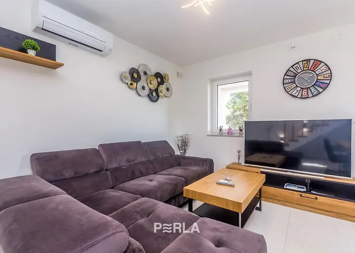 House Mirabelle With Heated Pool In On Losinj Island Gostinjska kuća 4*