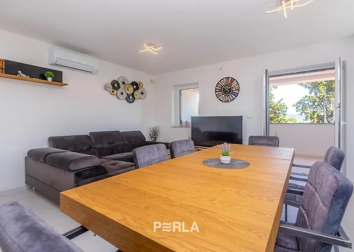 Gostinjska kuća House Mirabelle With Heated Pool In On Losinj Island 4*