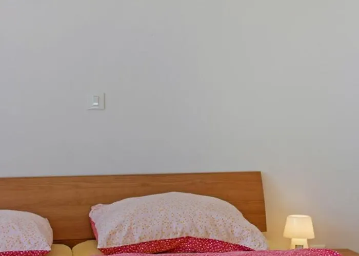 House Mirabelle With Heated Pool In On Losinj Island Gostinjska kuća