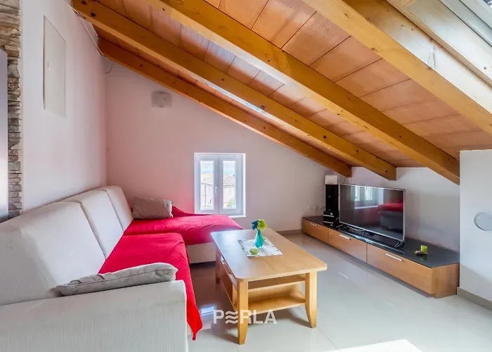 House Mirabelle With Heated Pool In On Losinj Island Nerezine