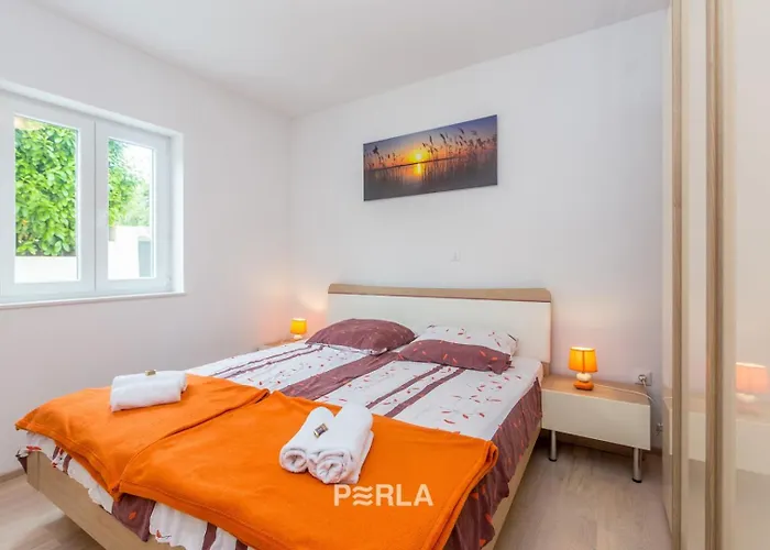 Gostinjska kuća House Mirabelle With Heated Pool In On Losinj Island