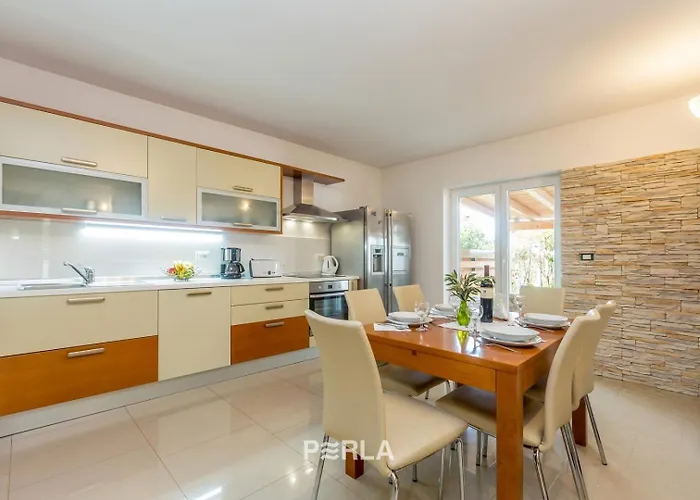 House Mirabelle With Heated Pool In On Losinj Island