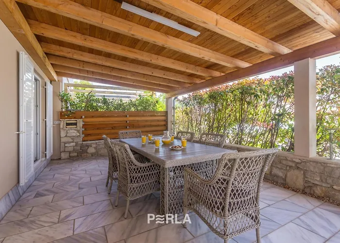 Gostinjska kuća House Mirabelle With Heated Pool In On Losinj Island 4*