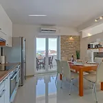 Πανσιόν House Mirabelle With Heated Pool In On Losinj Island 4*