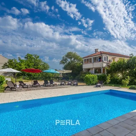 House Mirabelle With Heated Pool In On Losinj Island ゲストハウス 4*