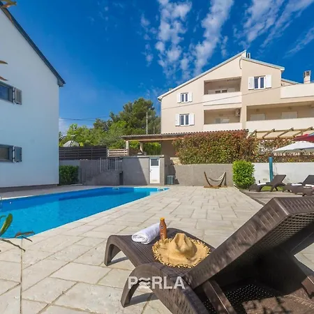 House Mirabelle With Pool Nerezine