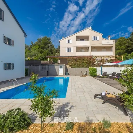 Guest house House Mirabelle With Pool *