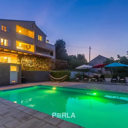 House Mirabelle With Pool *