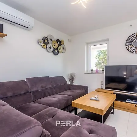 House Mirabelle With Heated Pool In On Losinj Island Pensión 4*