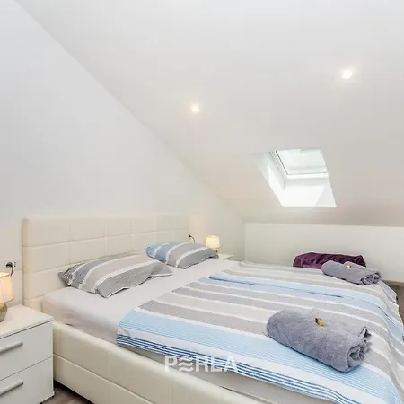 House Mirabelle With Heated Pool In On Losinj Island Nerezine