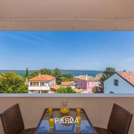 House Mirabelle With Pool Guest house Nerezine