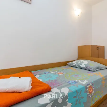 House Mirabelle With Pool Guest house