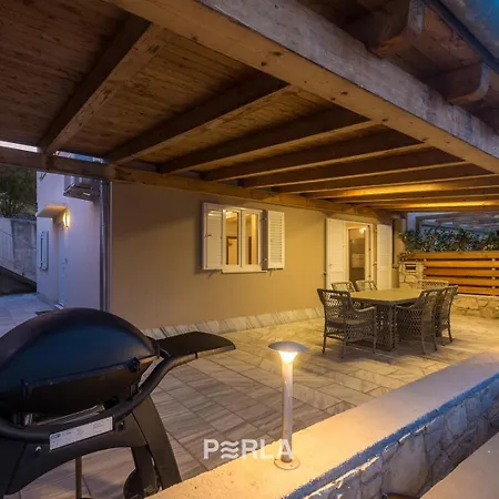 House Mirabelle With Pool Nerezine