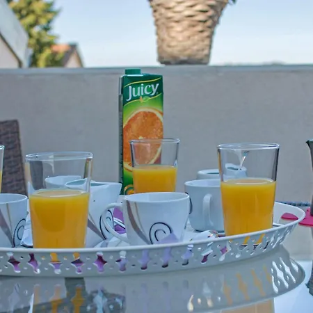 House Mirabelle With Pool Guest house