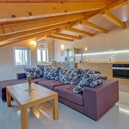 House Mirabelle With Pool * Nerezine