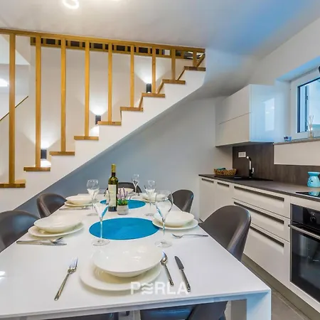 House Mirabelle With Pool Guest house