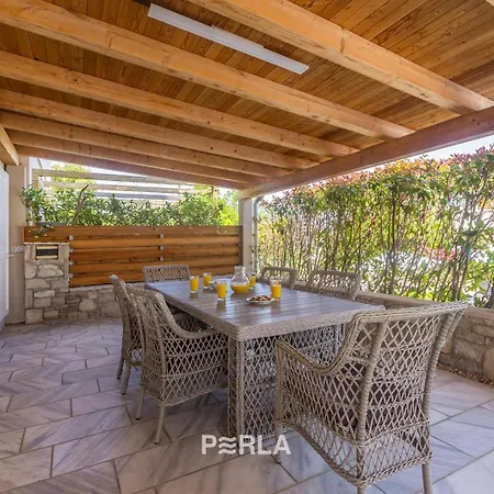 Guest house House Mirabelle With Pool *