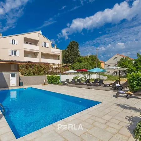 House Mirabelle With Heated Pool In On Losinj Island 4*