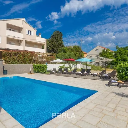 House Mirabelle With Heated Pool In On Losinj Island Nerezine