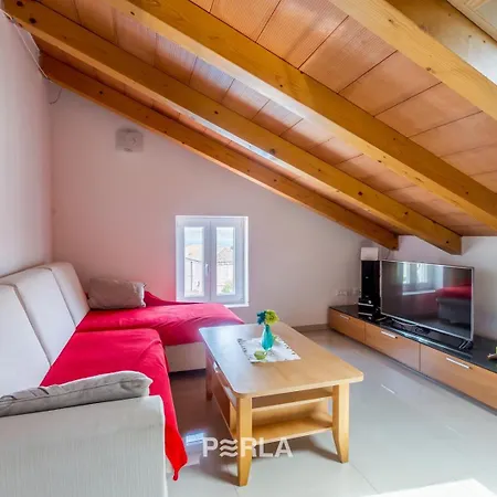 House Mirabelle With Heated Pool In On Losinj Island Nerezine