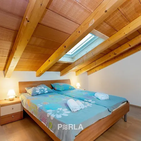 House Mirabelle With Heated Pool In On Losinj Island Nerezine