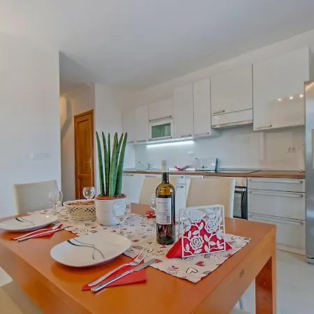House Mirabelle With Heated Pool In On Losinj Island Konukevi 4*
