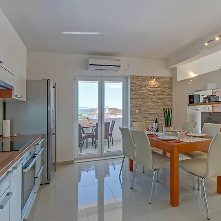 Pensión House Mirabelle With Heated Pool In On Losinj Island 4*