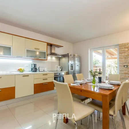 House Mirabelle With Heated Pool In On Losinj Island