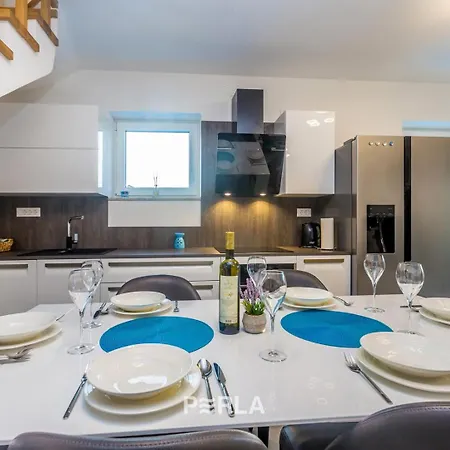 House Mirabelle With Heated Pool In On Losinj Island 4* Nerezine