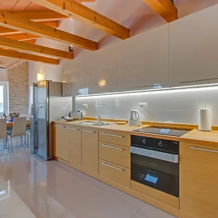 House Mirabelle With Heated Pool In On Losinj Island 4*