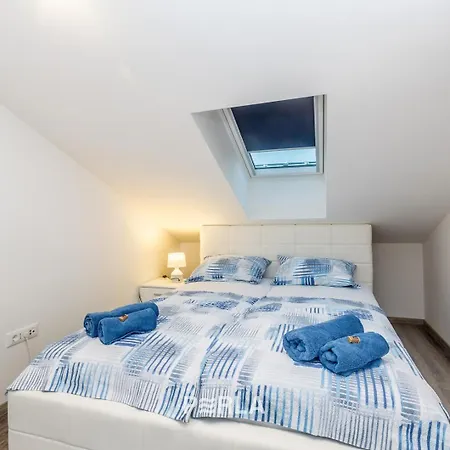 House Mirabelle With Heated Pool In On Losinj Island 4*