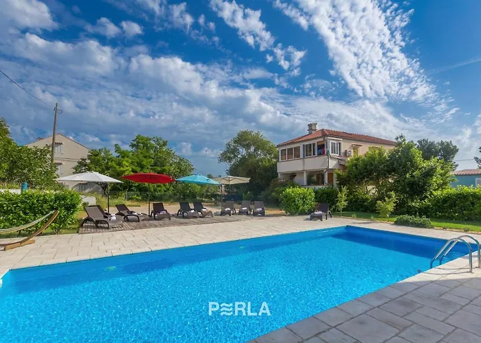 House Mirabelle With Heated Pool In On Losinj Island Casa de hóspedes 4*