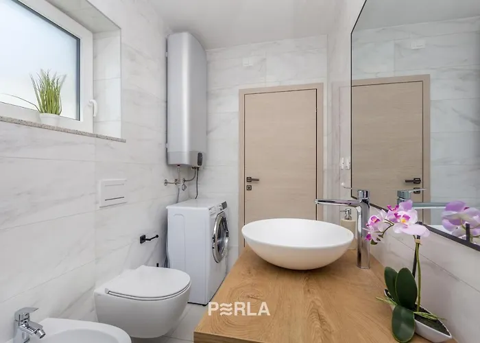 House Mirabelle With Heated Pool In On Losinj Island Casa de hóspedes Nerezine