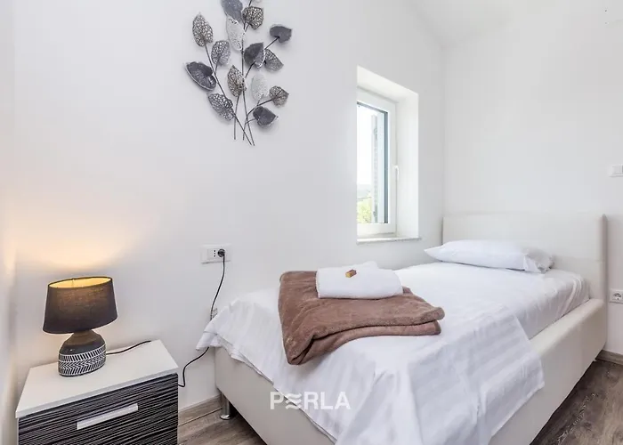 House Mirabelle With Heated Pool In On Losinj Island Nerezine