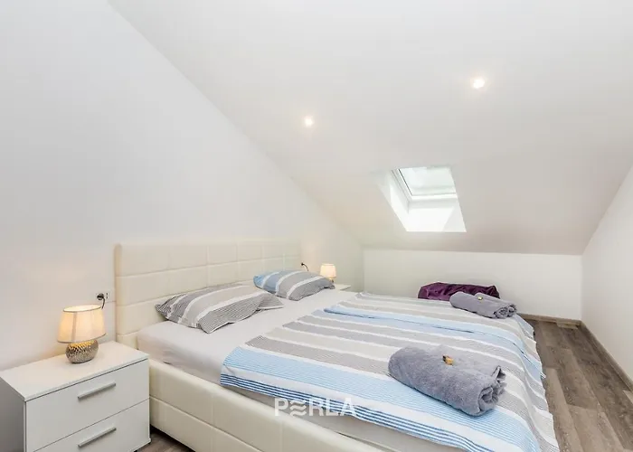 House Mirabelle With Heated Pool In On Losinj Island Nerezine