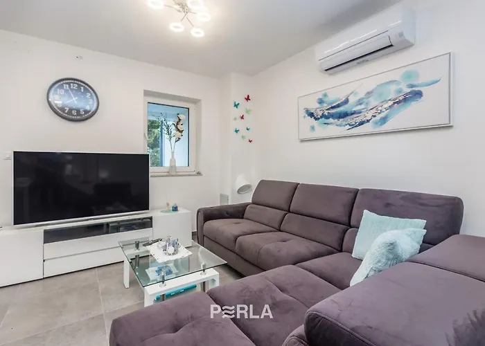 Casa de hóspedes House Mirabelle With Heated Pool In On Losinj Island 4*