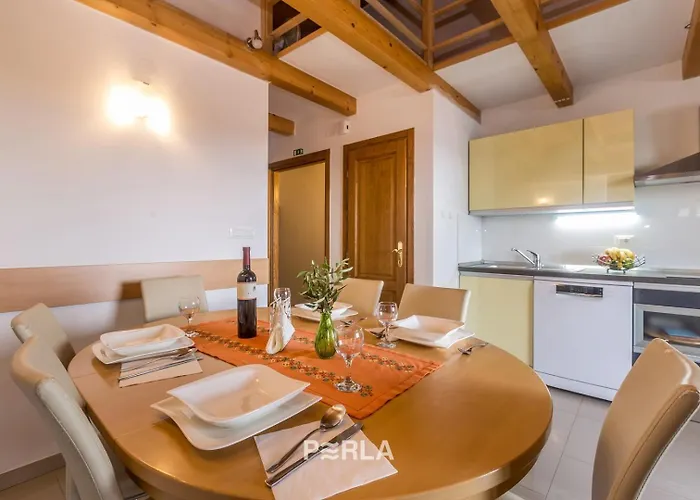 Casa de hóspedes House Mirabelle With Heated Pool In On Losinj Island