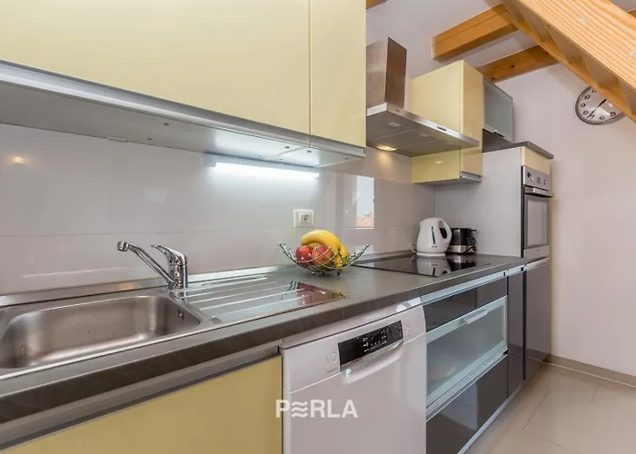 House Mirabelle With Heated Pool In On Losinj Island