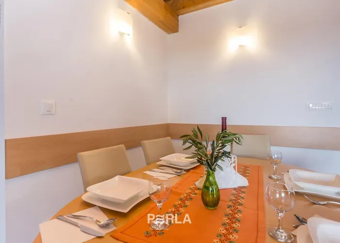 House Mirabelle With Heated Pool In On Losinj Island 4*