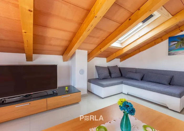 Casa de hóspedes House Mirabelle With Heated Pool In On Losinj Island Nerezine