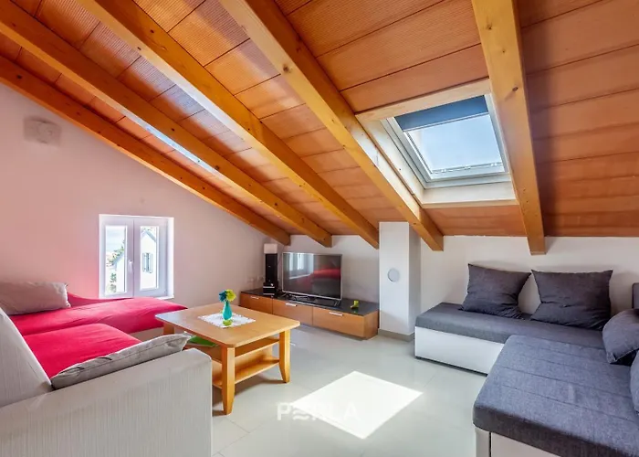 House Mirabelle With Heated Pool In On Losinj Island Casa de hóspedes